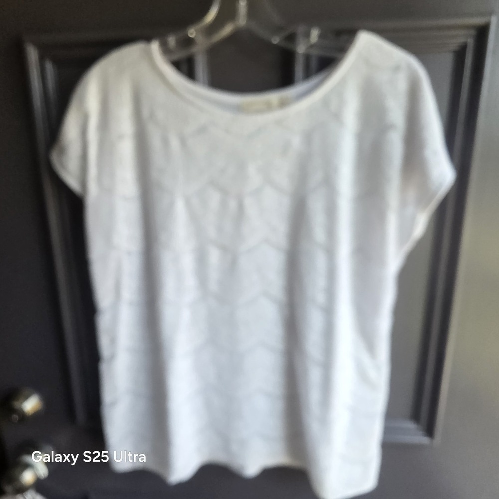 white capped sleeved shirt lace front, white womans size XL (16-18) Faded Glory